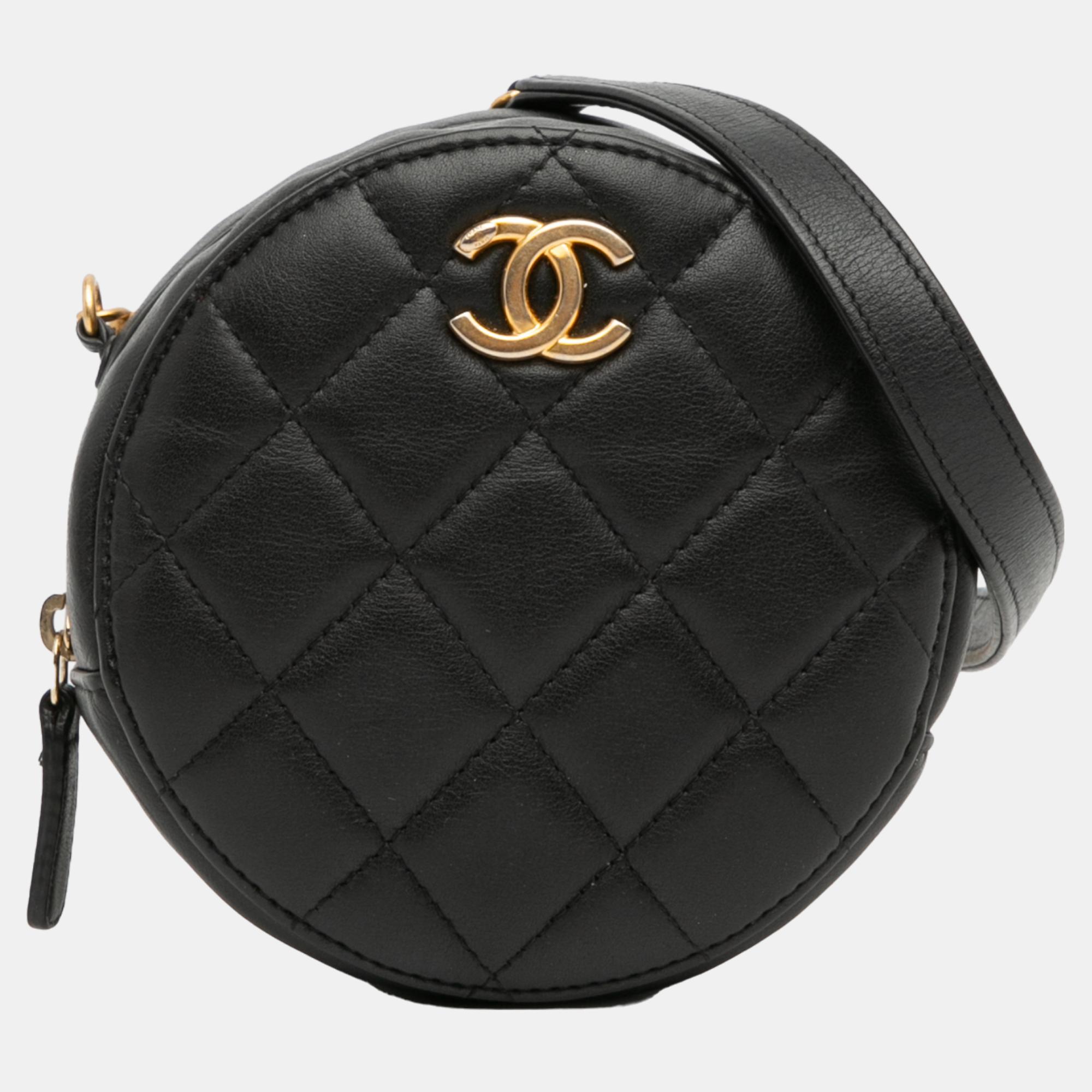 Chanel black quilted calfskin about pearls round clutch with chain