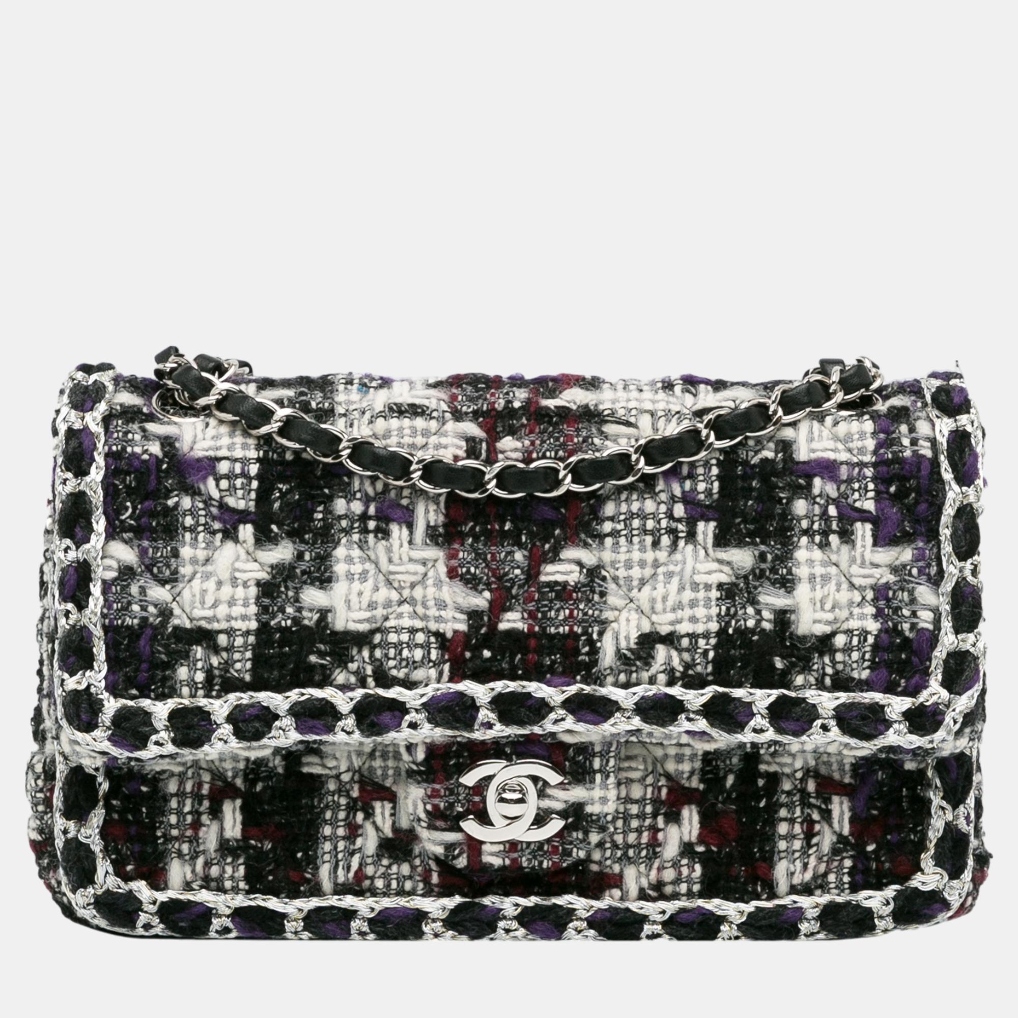 Chanel black/white medium classic tweed double flap