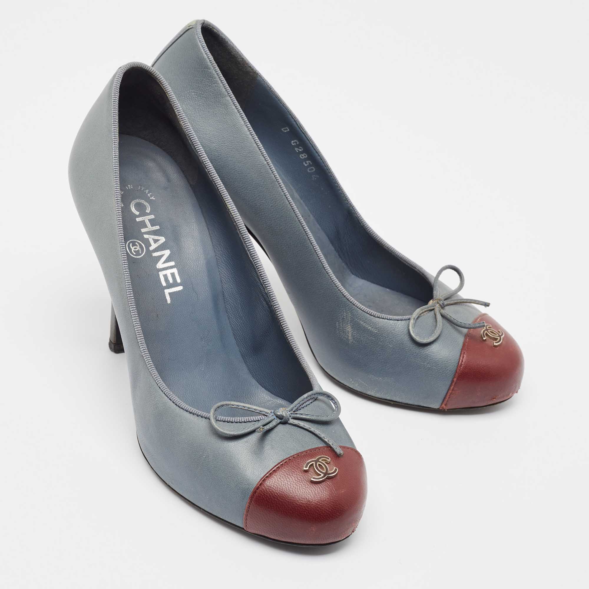 Chanel Grey/Burgundy Leather CC Cap-Toe Bow Pumps Size 38