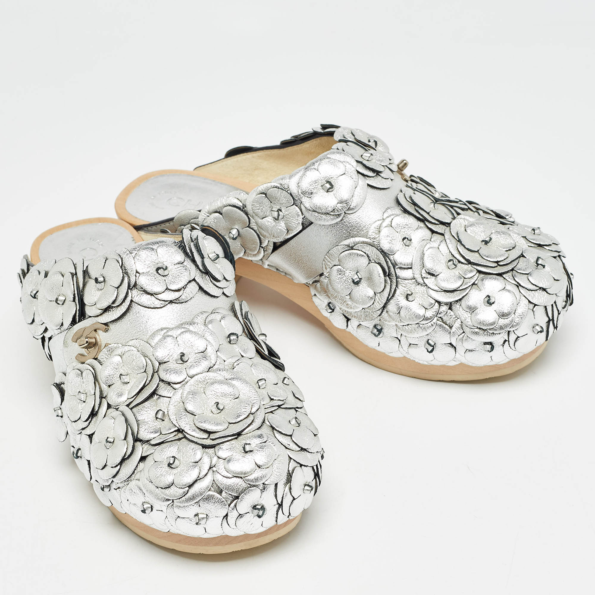 Chanel Metallic Silver Leather CC Turnlock Camellia Wood Platform Clogs Size 36.5