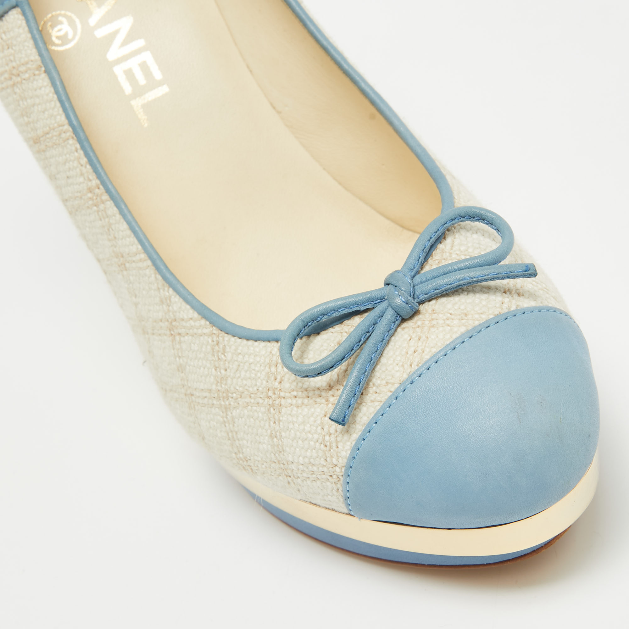 Chanel Blue/Cream Leather And Canvas CC Cap Toe Pumps  Size 38