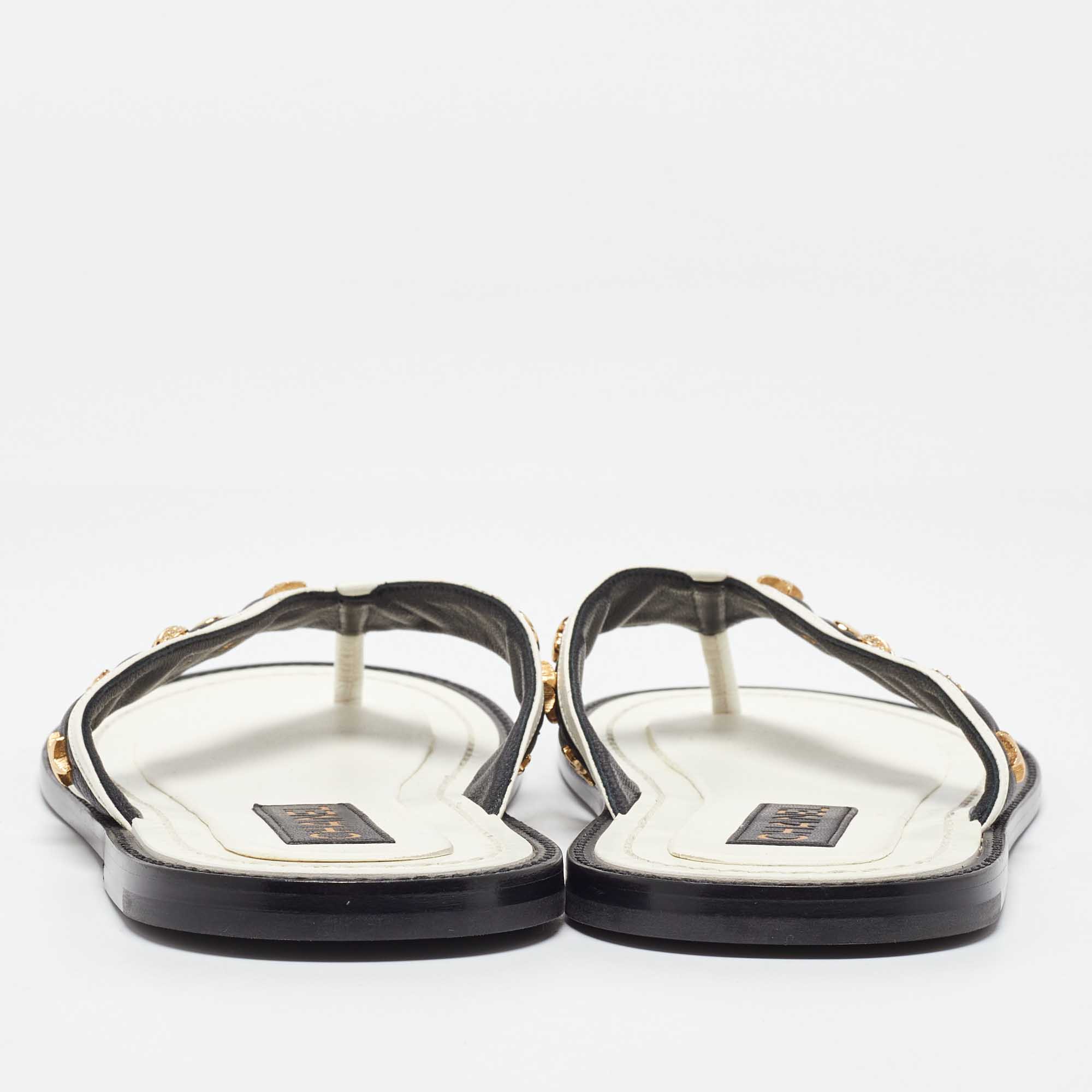 Chanel Black/White Leather Thong Sandals Size 41