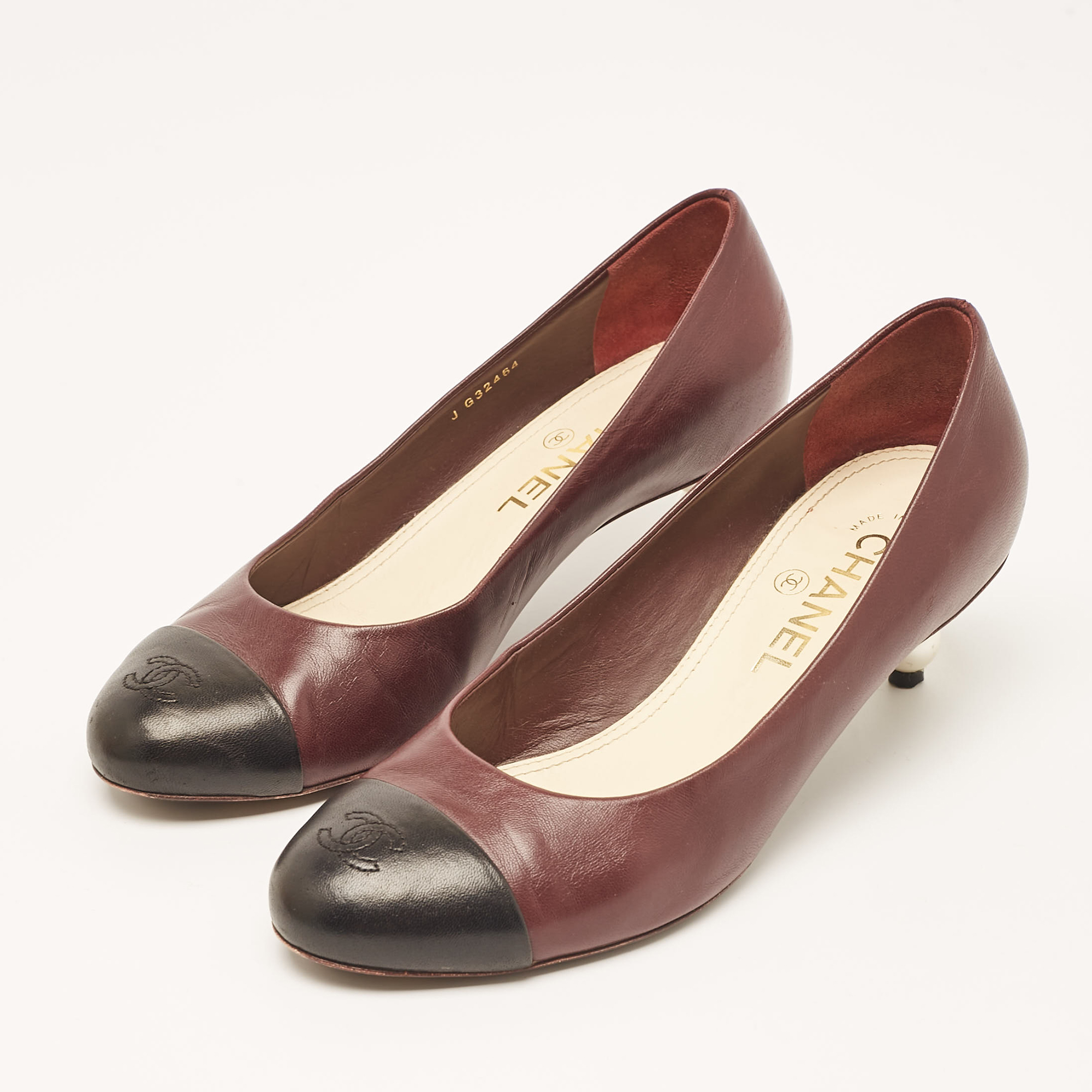 Chanel Burgundy/Black Leather CC Cap Toe Pumps Size 37.5