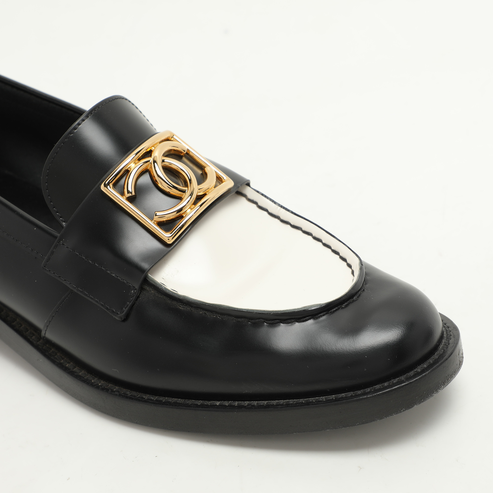 Chanel Black/White Leather CC Loafers Size 39