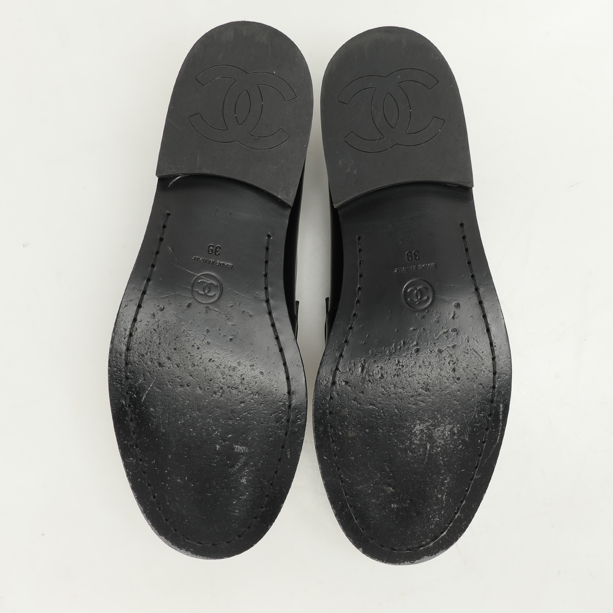 Chanel Black/White Leather CC Loafers Size 39