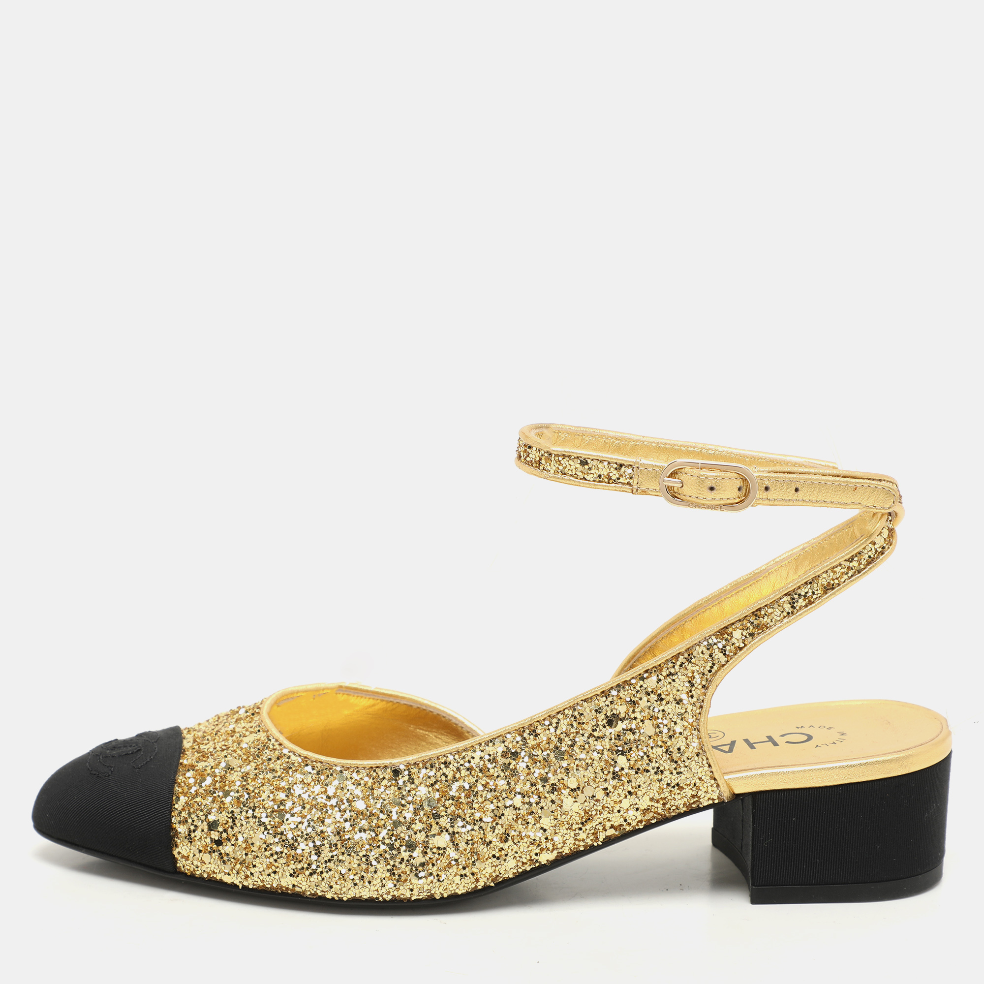 Chanel Gold/Black Fabric and Glitter CC Ankle Strap Pumps Size
Chanel Gold/Black Fabric and Glitter CC Ankle Strap Pumps Size