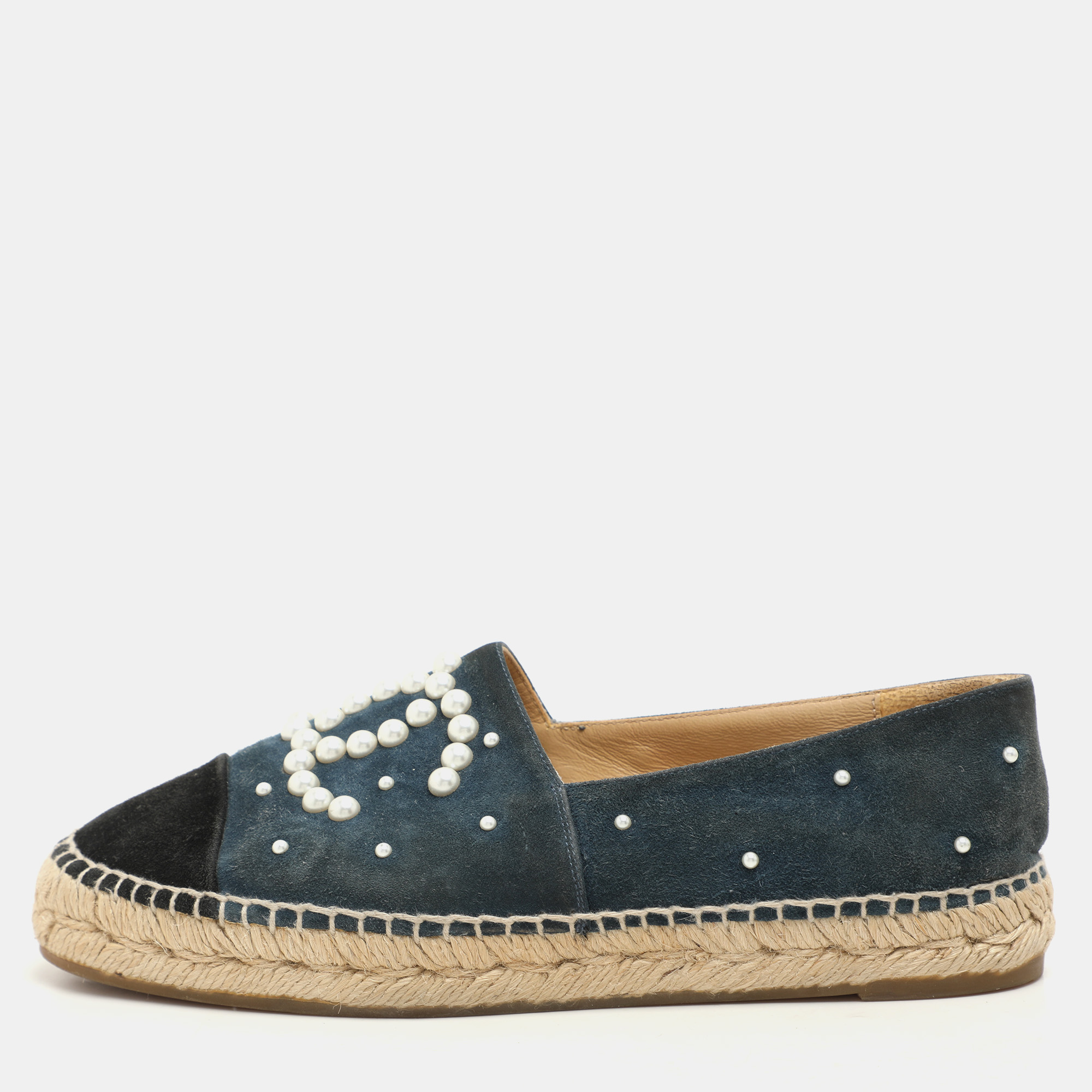 Chanel Teal and Black Suede Faux Pearl CC Espadrilles Flats Size, Blue
Chanel Teal and Black Suede Faux Pearl CC Espadrilles Flats Size, Blue