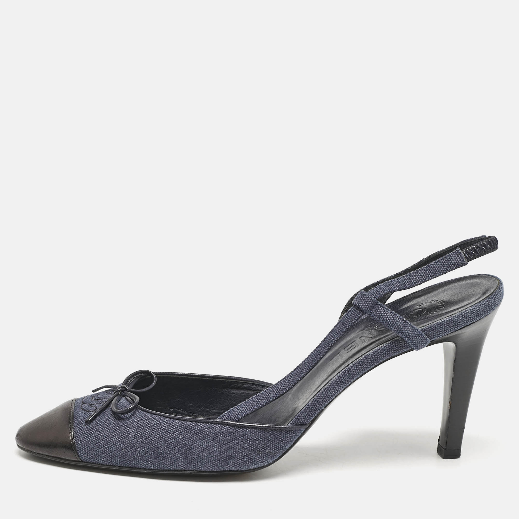 Chanel Navy Blue/Black Canvas and Leather Cap Toe CC Slingback Pumps Size
Chanel Navy Blue/Black Canvas and Leather Cap Toe CC Slingback Pumps Size