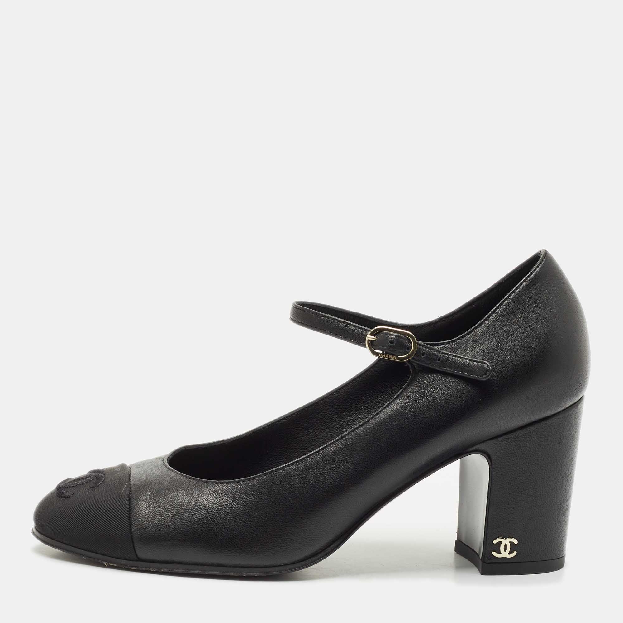 Chanel Black Leather and Fabric CC Cap Toe Mary Jane Pumps Size
Chanel Black Leather and Fabric CC Cap Toe Mary Jane Pumps Size
