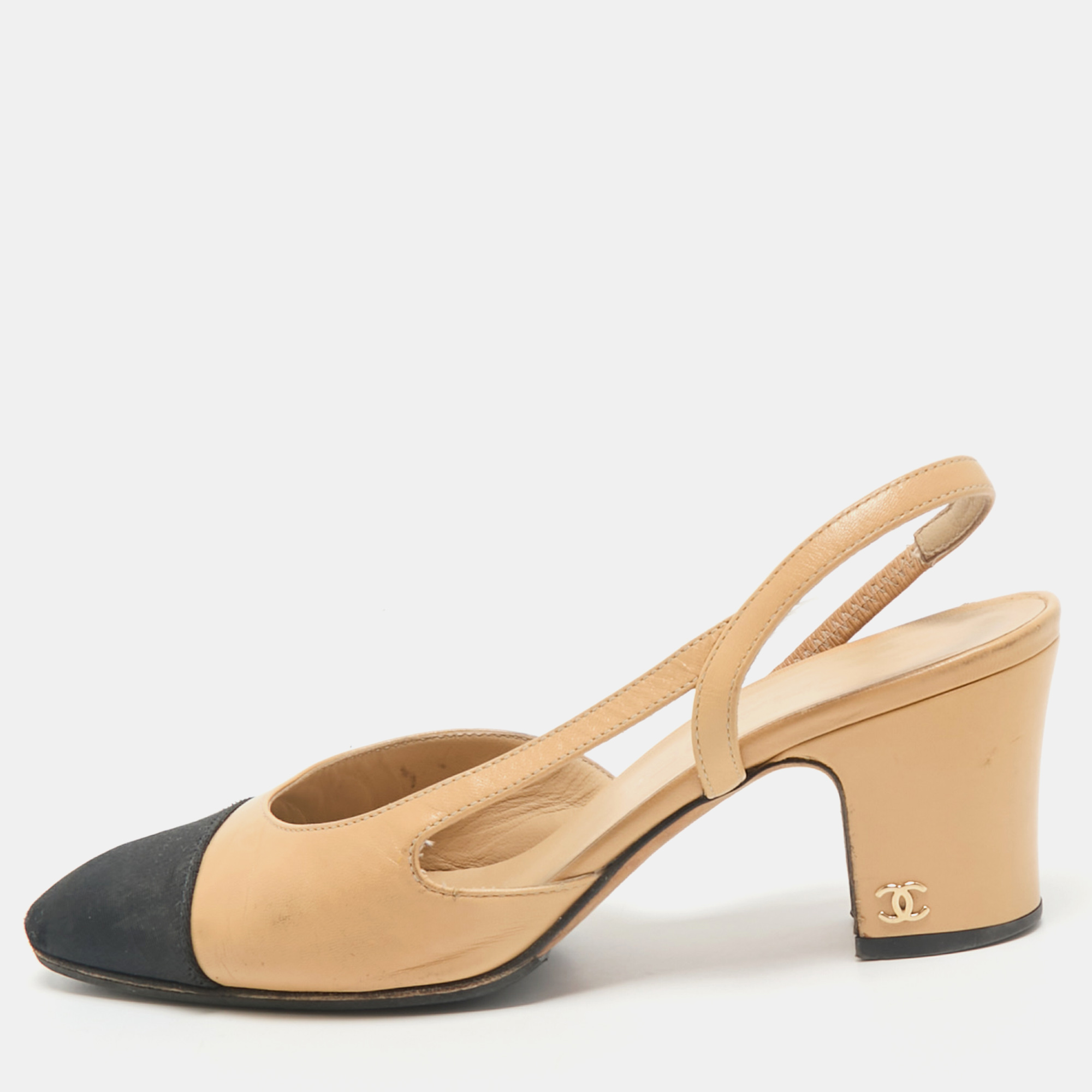 Chanel Beige/Black Leather and Fabric CC Cap Toe Slingback Pumps Size
Chanel Beige/Black Leather and Fabric CC Cap Toe Slingback Pumps Size