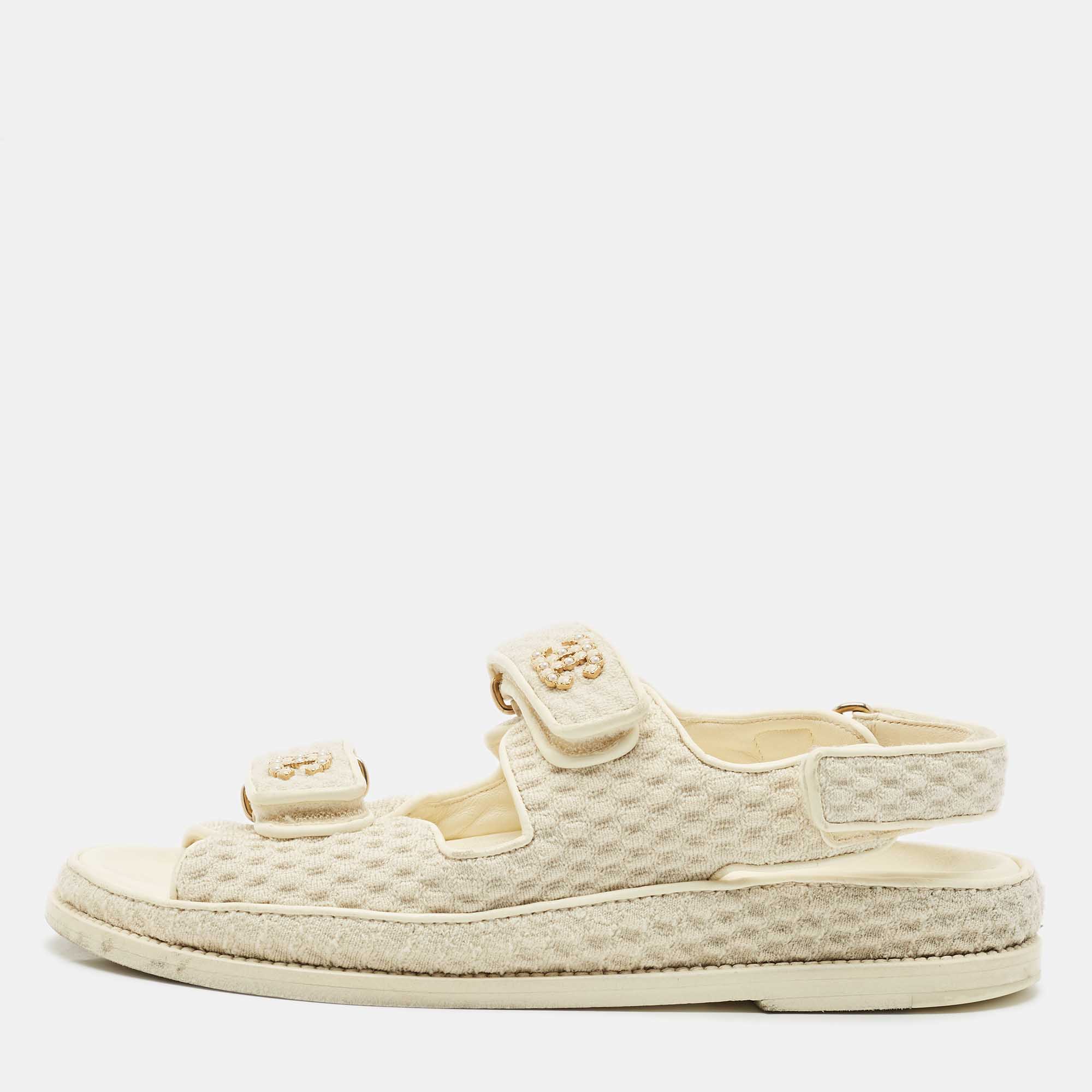 Chanel Grey Fabric Pearl Embellished CC Dad Flat Sandals Size
Chanel Grey Fabric Pearl Embellished CC Dad Flat Sandals Size