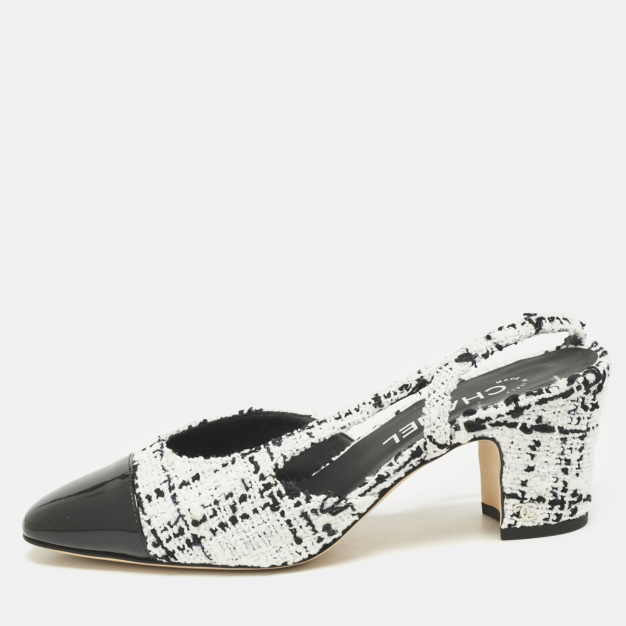 Chanel Black/White Patent Leather and Tweed CC Cap Toe Slingback Pumps Size
Chanel Black/White Patent Leather and Tweed CC Cap Toe Slingback Pumps Size