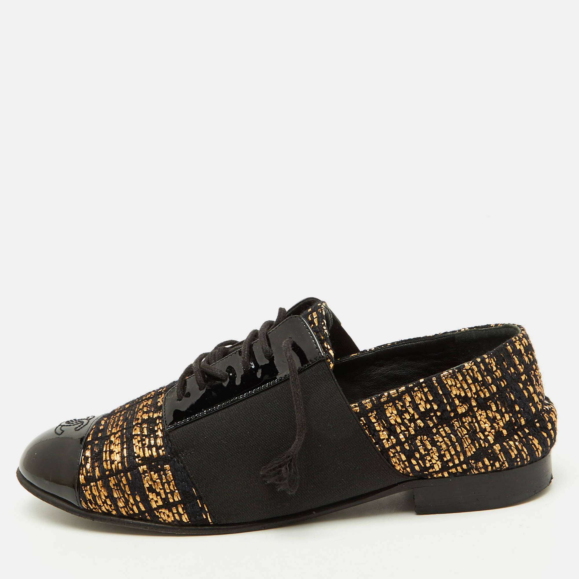 Chanel Black/Gold Tweed and Patent CC Cap Toe Lace Up Derby Size
Chanel Black/Gold Tweed and Patent CC Cap Toe Lace Up Derby Size