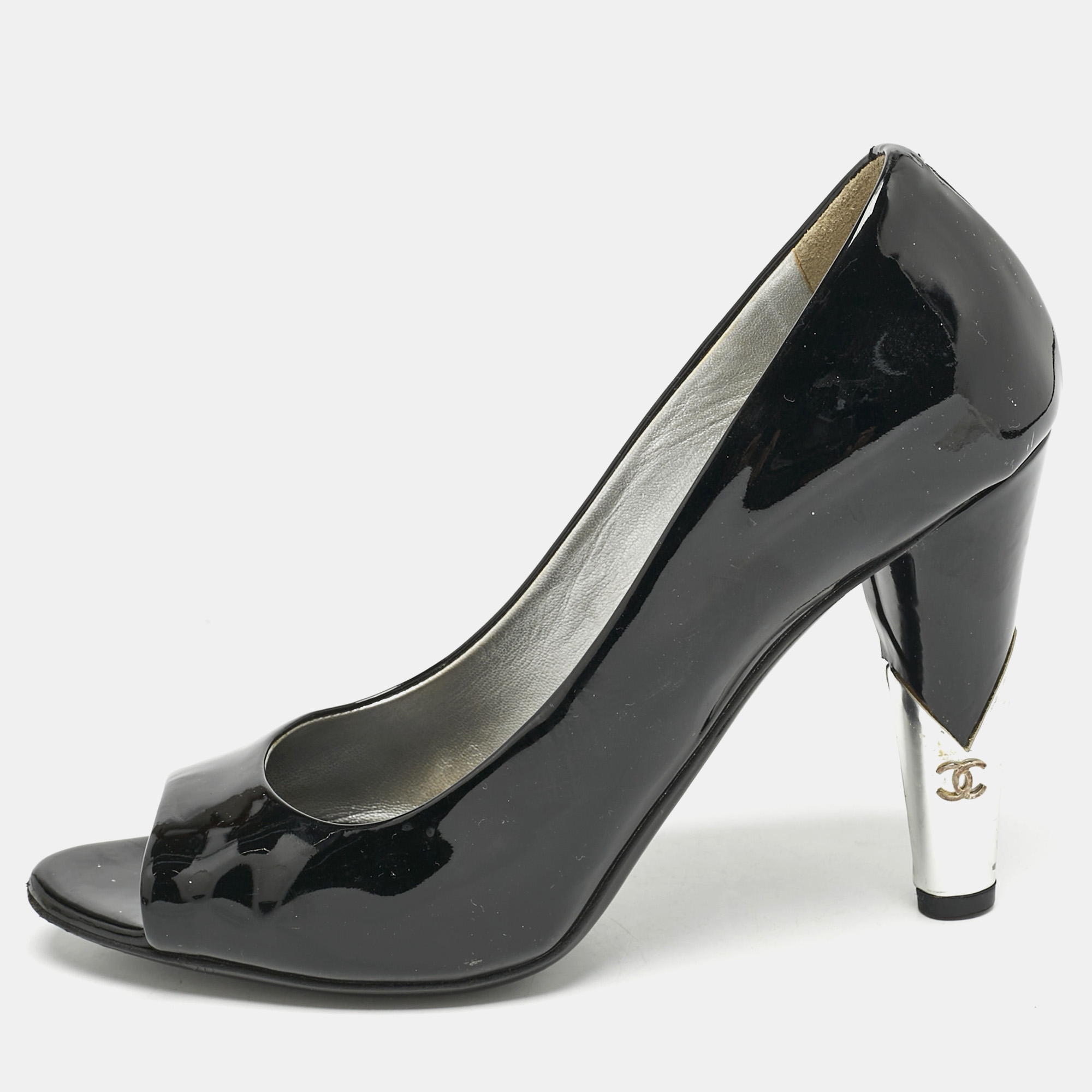 Chanel Black Patent Leather CC Pearl Embellished Peep Toe Pumps Size
Chanel Black Patent Leather CC Pearl Embellished Peep Toe Pumps Size