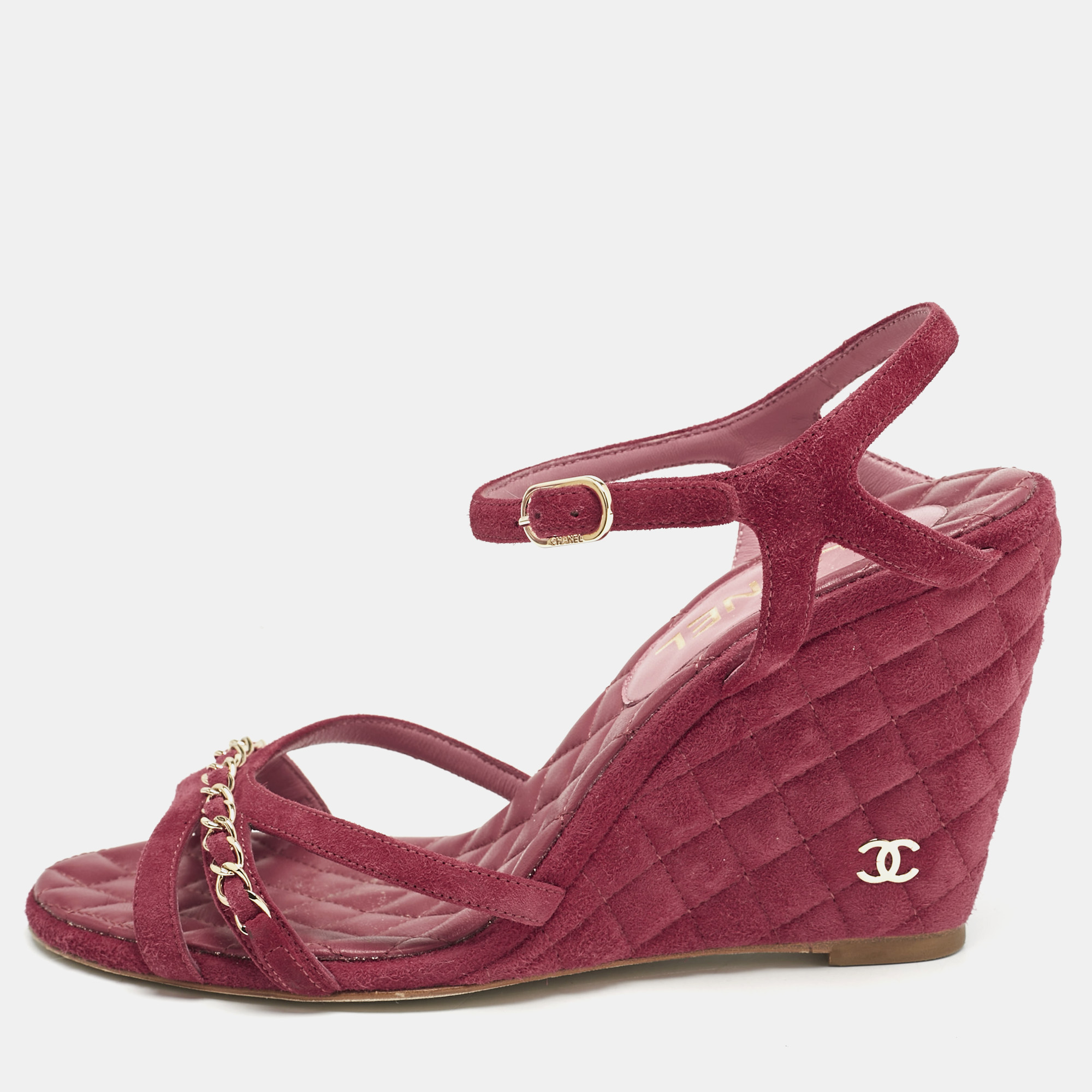 Chanel Red Suede CC Chain Link Ankle Strap Quilted Wedge Sandals Size
Chanel Red Suede CC Chain Link Ankle Strap Quilted Wedge Sandals Size