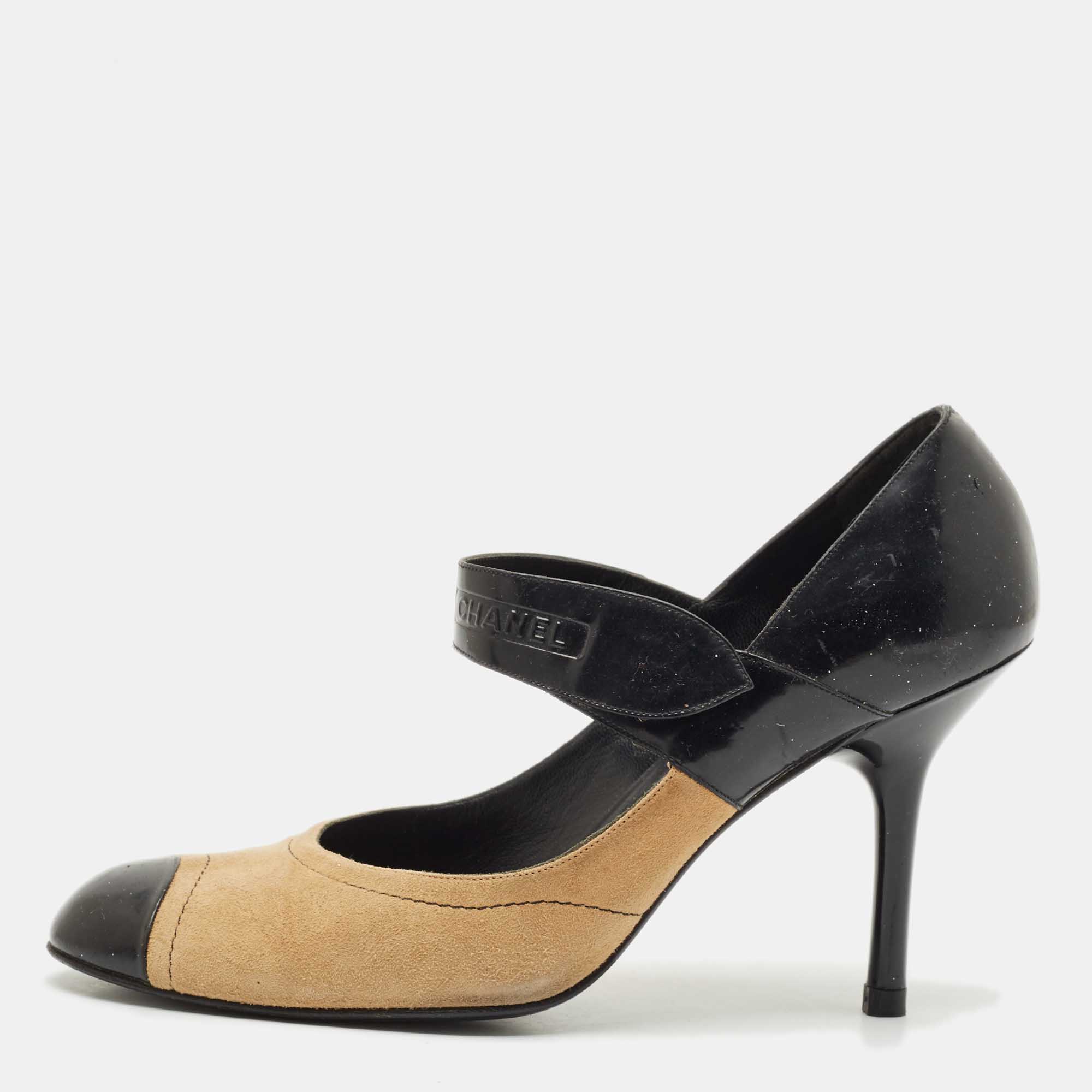 Chanel Beige/Black Suede and Patent Leather Cap Toe Mary Jane Pumps Size
Chanel Beige/Black Suede and Patent Leather Cap Toe Mary Jane Pumps Size