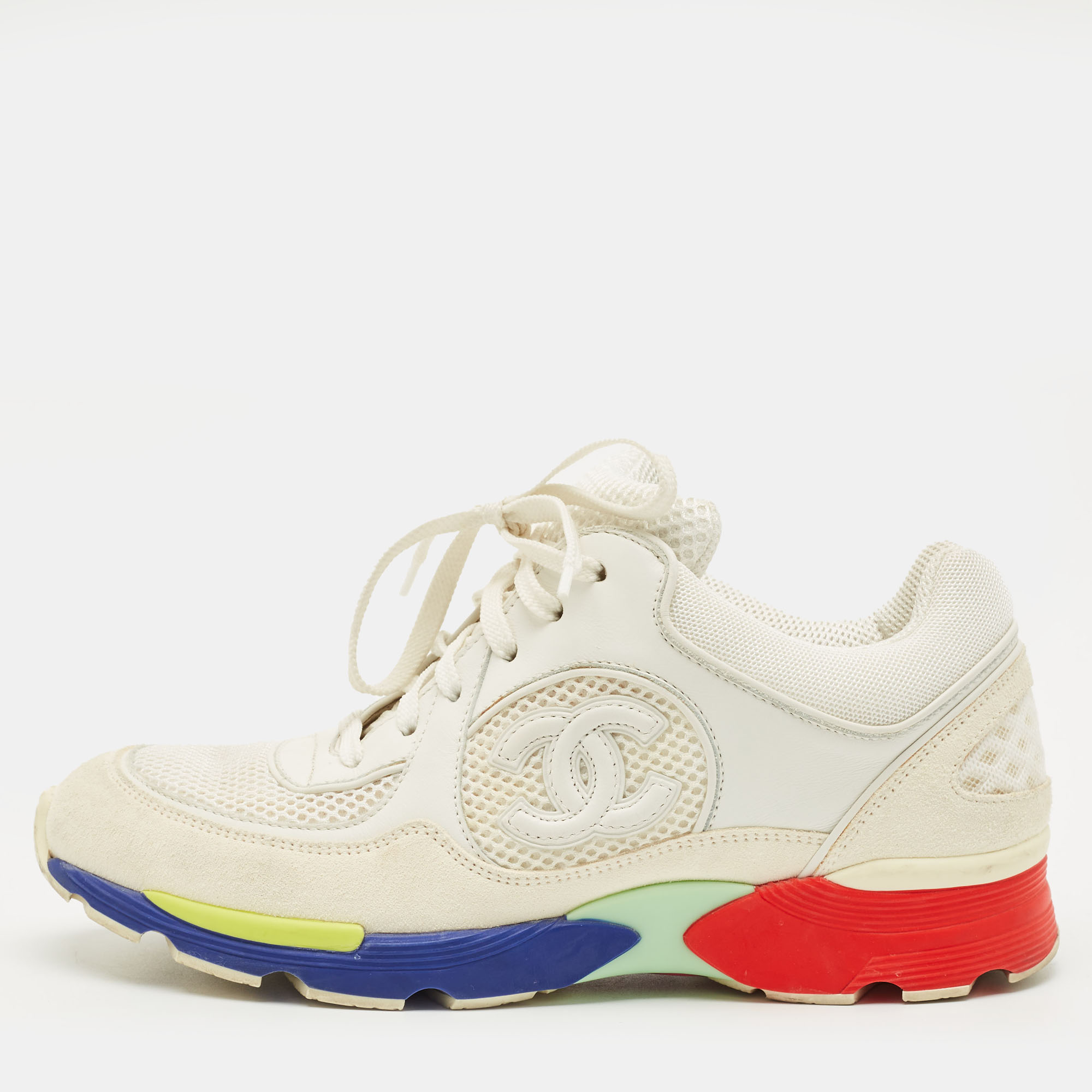 Chanel White Fabric and Suede CC Lace Up Sneakers Size 
Chanel White Fabric and Suede CC Lace Up Sneakers Size