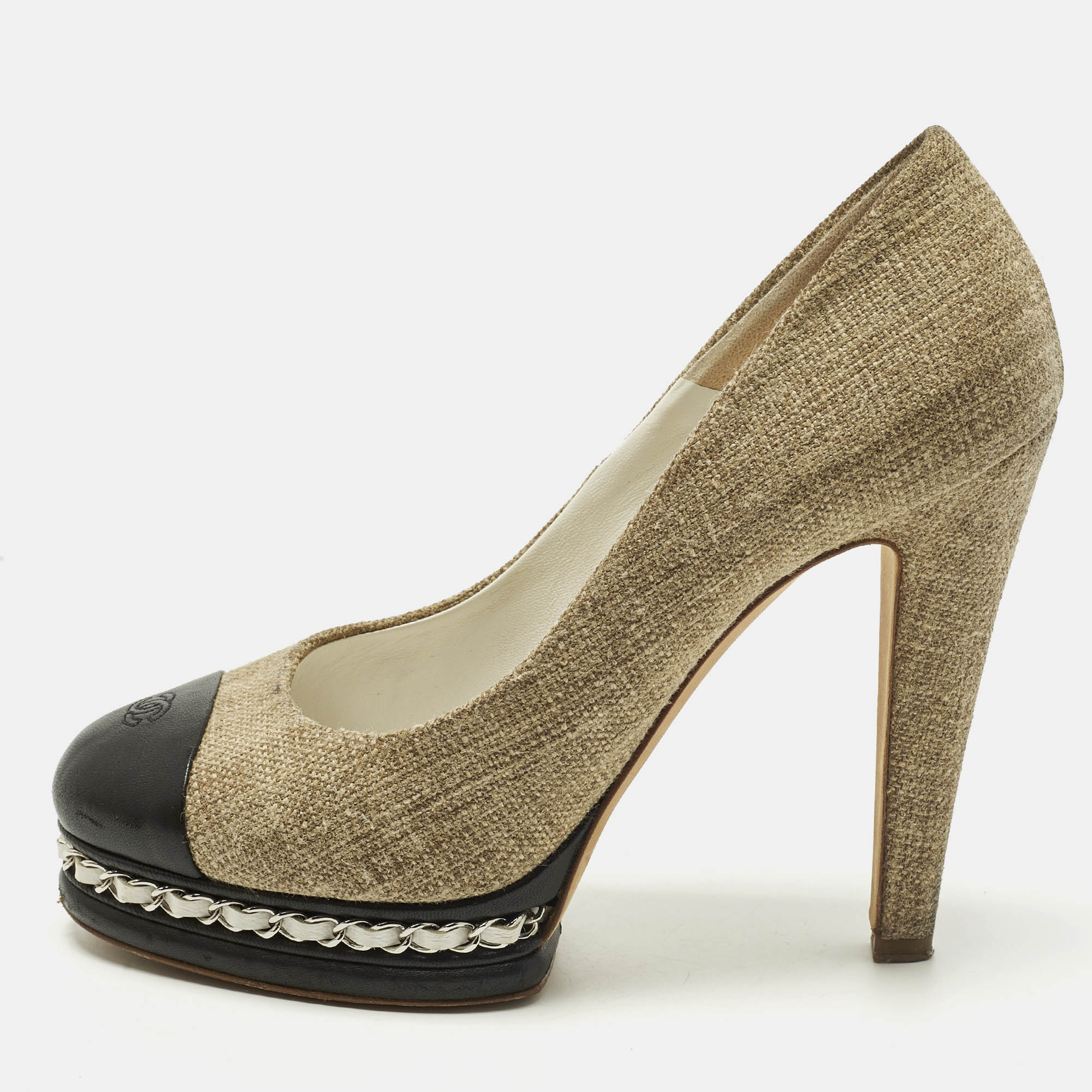 Chanel CC Size Beige/Black Leather and Tweed CC Platform Pumps
Chanel CC Size Beige/Black Leather and Tweed CC Platform Pumps