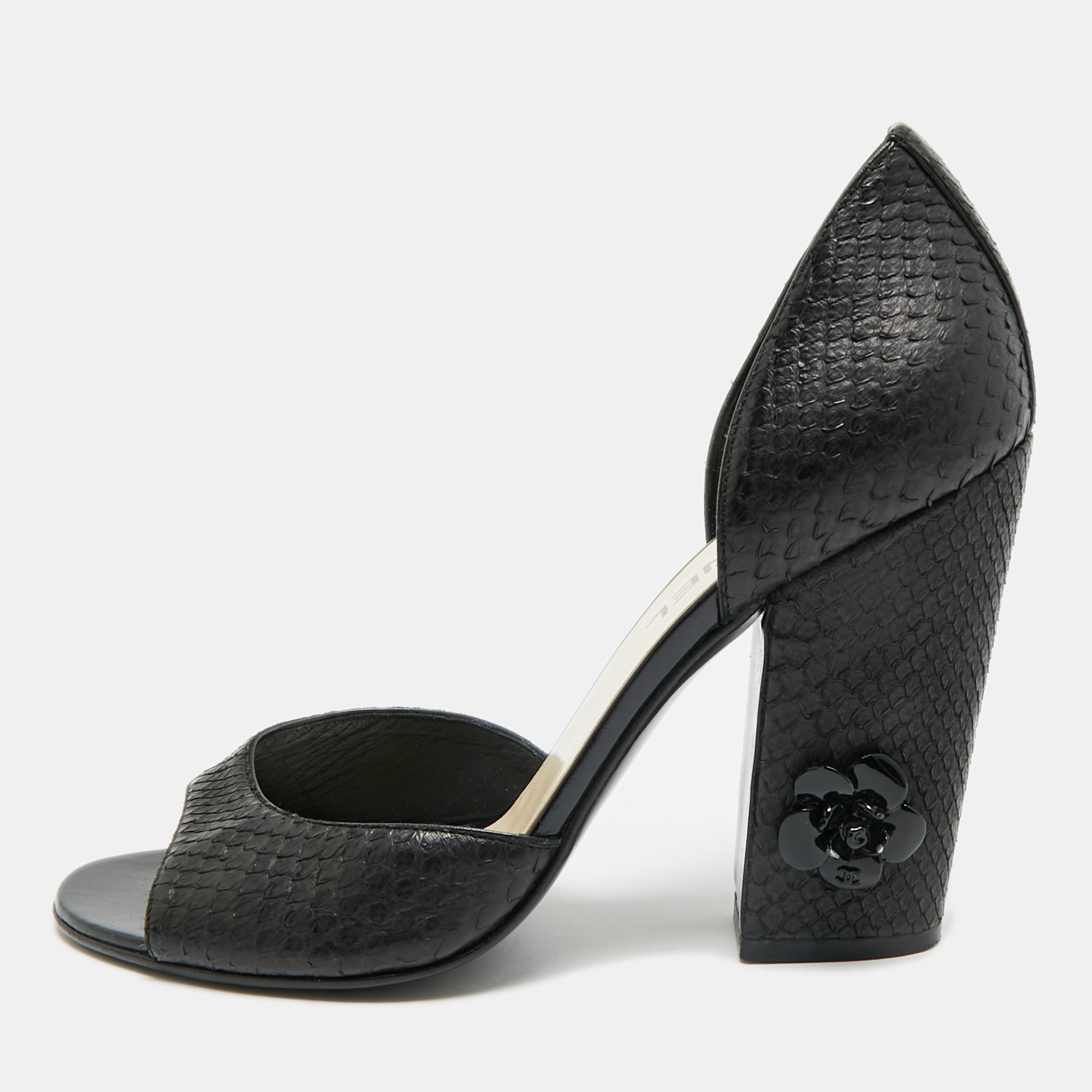 Chanel CC Camellia Size Black Snakeskin Leather Flower Embellished D'orsay Block Heel Pumps
Chanel CC Camellia Size Black Snakeskin Leather Flower Embellished D'orsay Block Heel Pumps