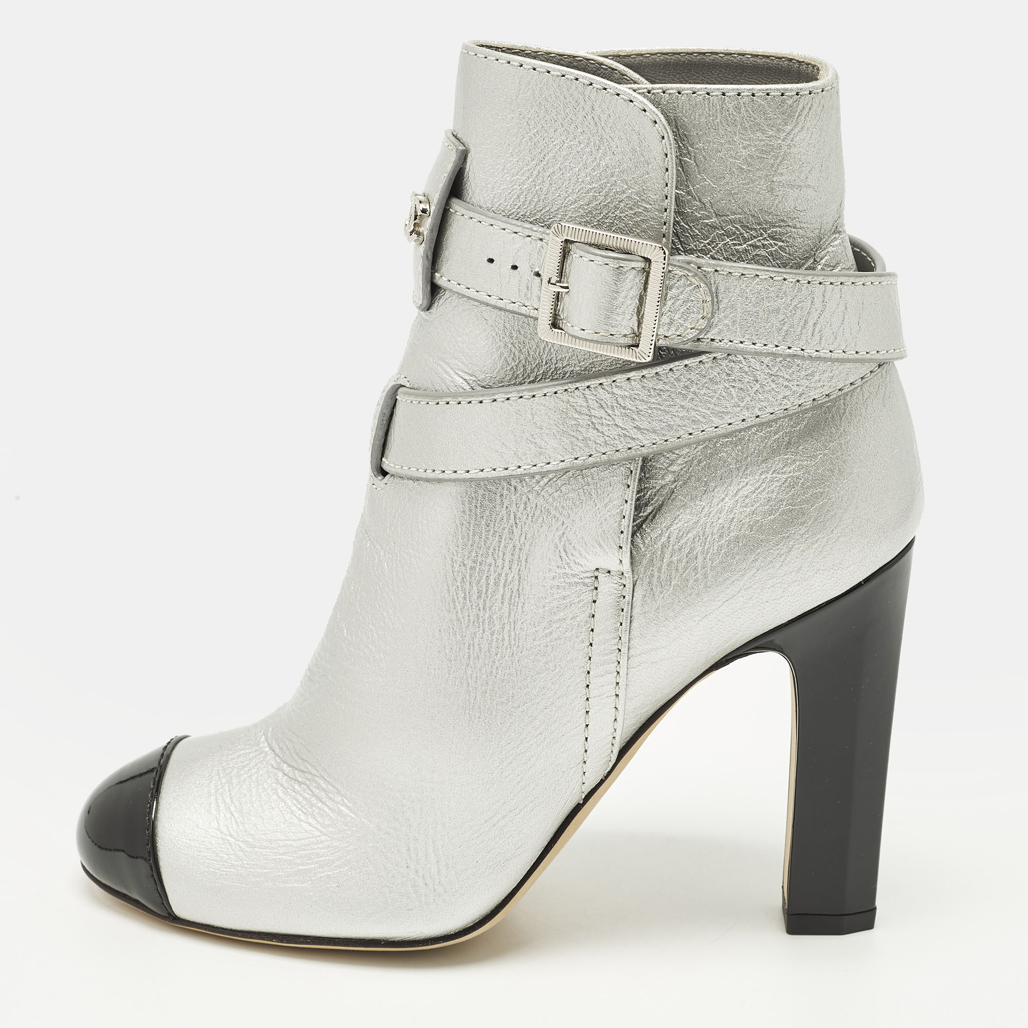 Chanel Size Silver/Black Leather and Patent Leather Ankle Length Boots
Chanel Size Silver/Black Leather and Patent Leather Ankle Length Boots