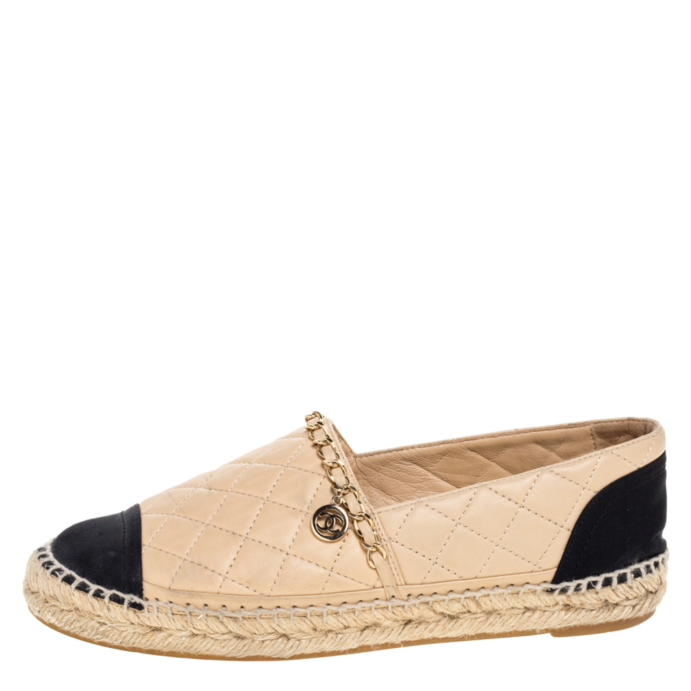 Chanel Beige/Black Quilted Leather and Fabric Cap Toe Espadrille Flats Size
Chanel Beige/Black Quilted Leather and Fabric Cap Toe Espadrille Flats Size