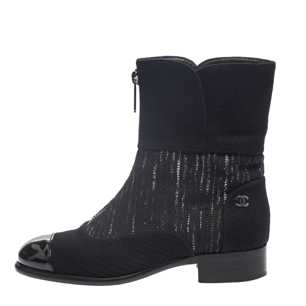 Chanel Black Tweed and Patent Leather CC Ankle Boots Size
Chanel Black Tweed and Patent Leather CC Ankle Boots Size