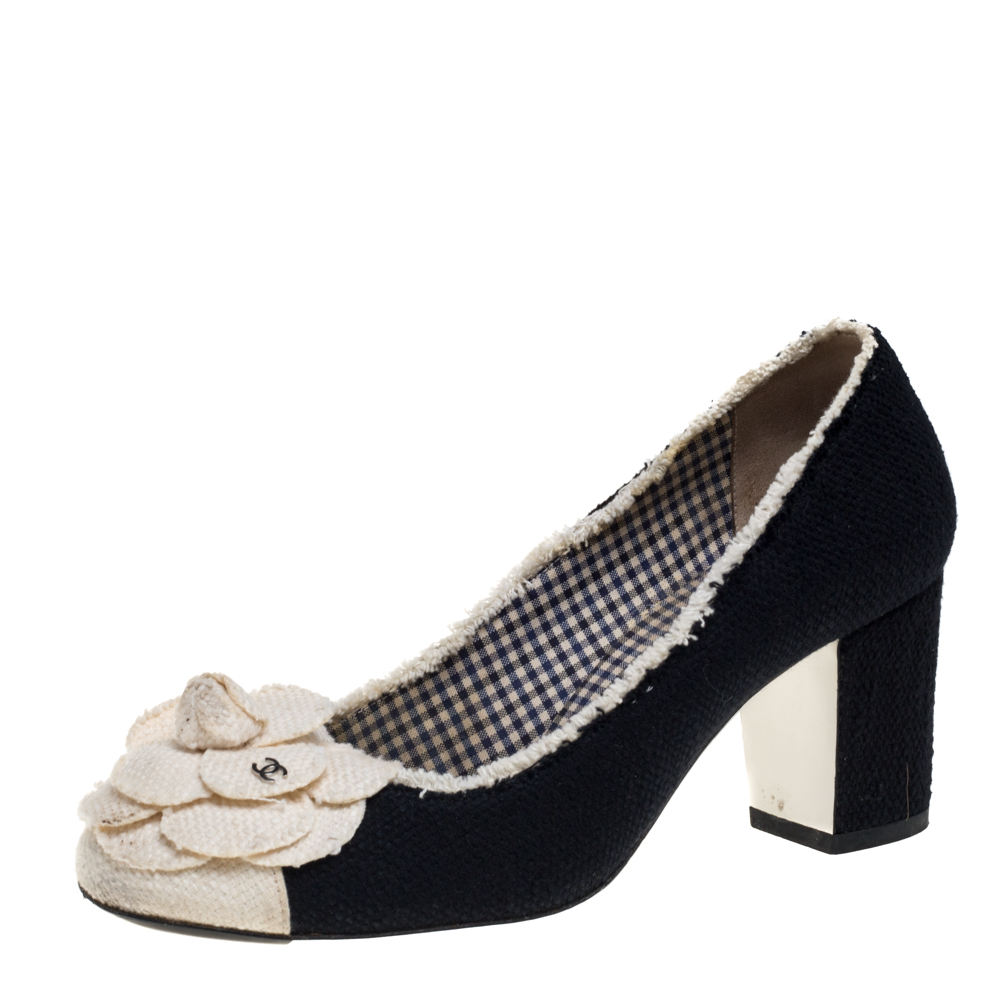 Chanel Black/White Tweed Escarpins Camellia CC Pumps Size 37