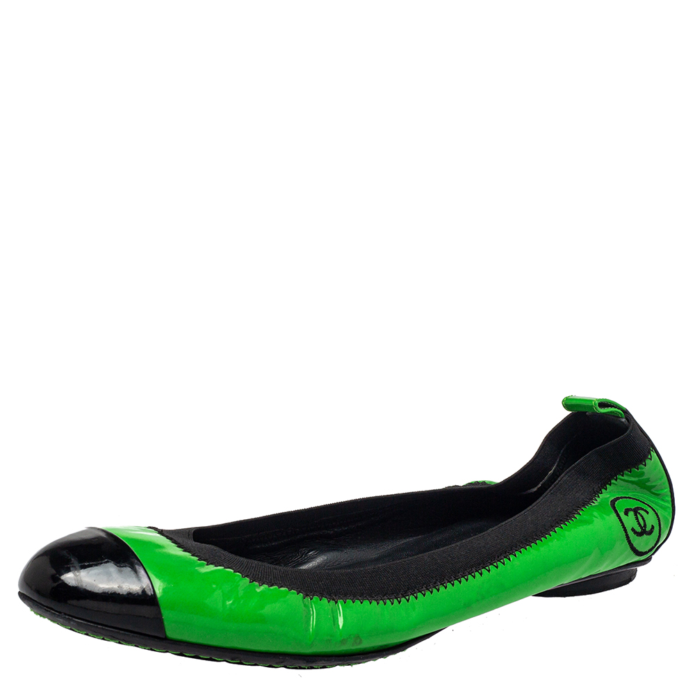 Chanel Green/Black Patent Leather And Elastic CC Ballet Flats Size 39