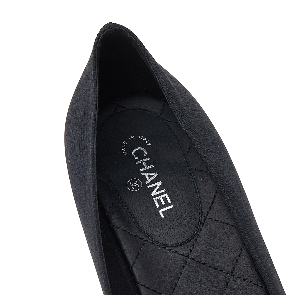 Chanel Black Fabric Camellia CC Block Heel Pumps Size 37.5
