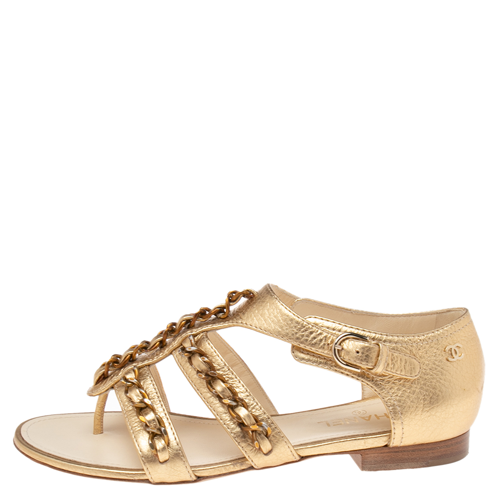 Chanel Gold Leather Interlocking Chain Embellished CC Logo Leather Sandals Size
Chanel Gold Leather Interlocking Chain Embellished CC Logo Leather Sandals Size
