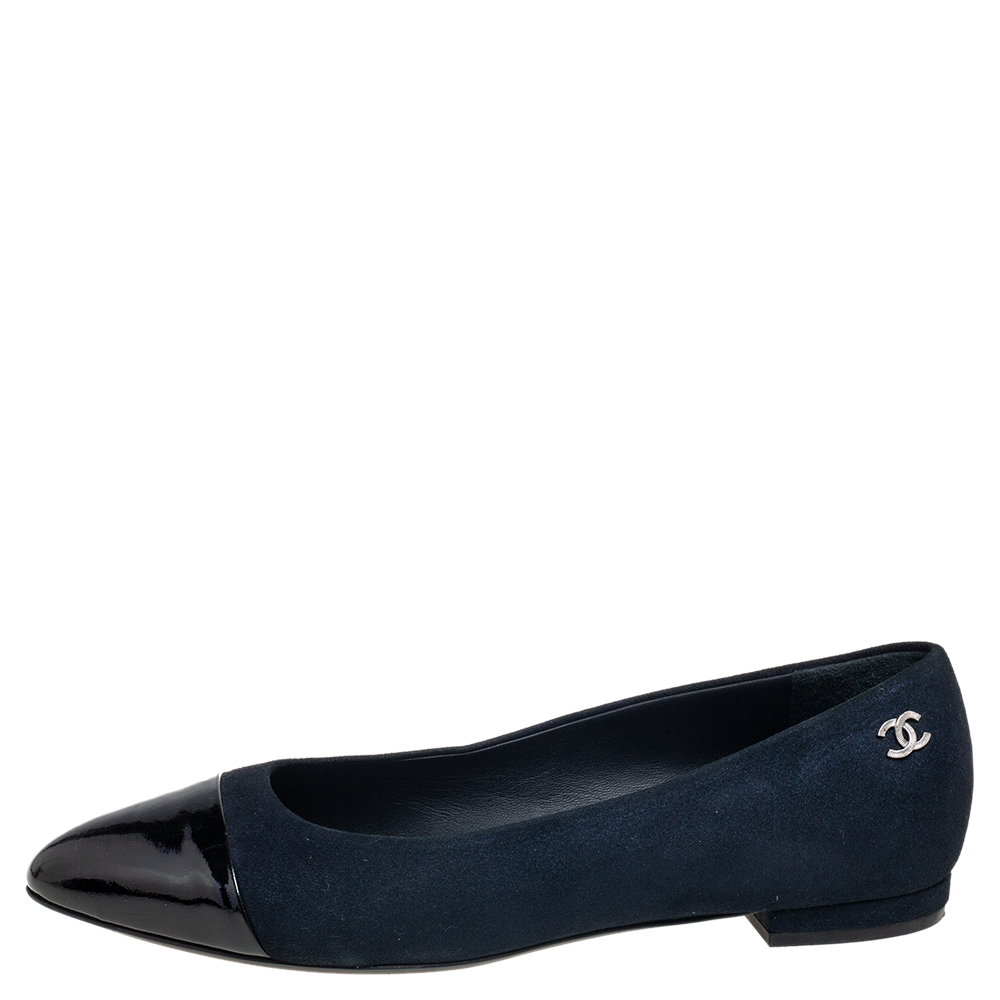 Chanel Navy Blue/Black Suede and Patent Leather CC Cap Toe Ballet Flats Size
Chanel Navy Blue/Black Suede and Patent Leather CC Cap Toe Ballet Flats Size