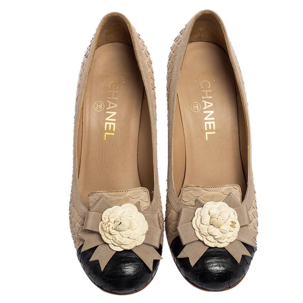 Chanel Beige/Black Python Leather Camellia Bow Applique Round-Toe Pumps Size 37.5