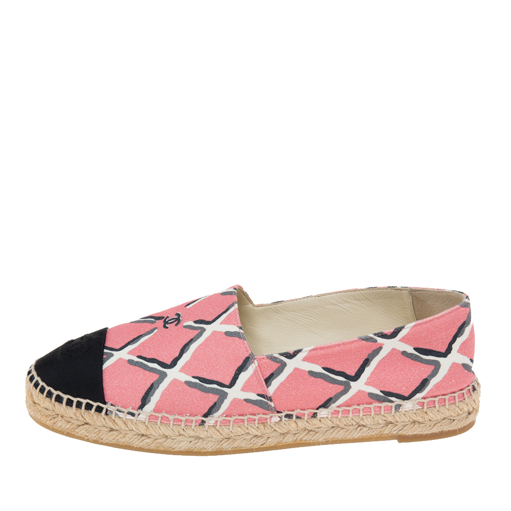 Chanel Pink/Black Printed Canvas and Fabric CC Cap-Toe Flat Espadrilles Size
Chanel Pink/Black Printed Canvas and Fabric CC Cap-Toe Flat Espadrilles Size