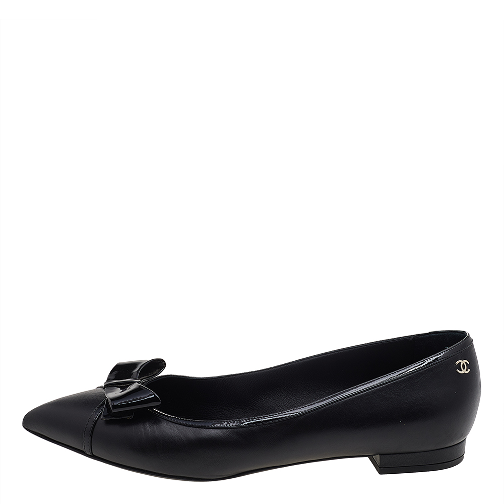 Chanel Black Patent and Leather Bow Ballet Flats Size
Chanel Black Patent and Leather Bow Ballet Flats Size