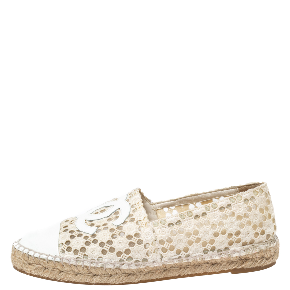 Chanel Ivory Lace and Patent Leather CC Cap-Toe Flat Espadrilles Size, White
Chanel Ivory Lace and Patent Leather CC Cap-Toe Flat Espadrilles Size, White