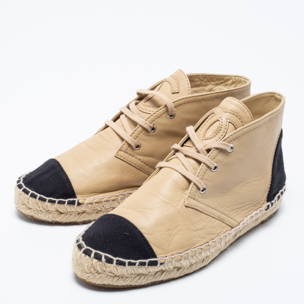 Chanel Beige Leather And Black Canvas Cap Toe High Top Espadrille Sneakers Size
Chanel Beige Leather And Black Canvas Cap Toe High Top Espadrille Sneakers Size