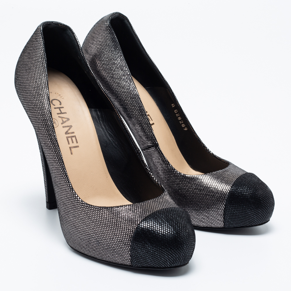 Chanel Light Silver/Black Textured Suede CC Round Toe Pumps Size 38