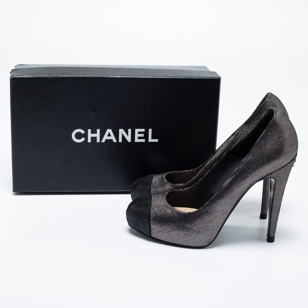 Chanel Light Silver/Black Textured Suede CC Round Toe Pumps Size 38