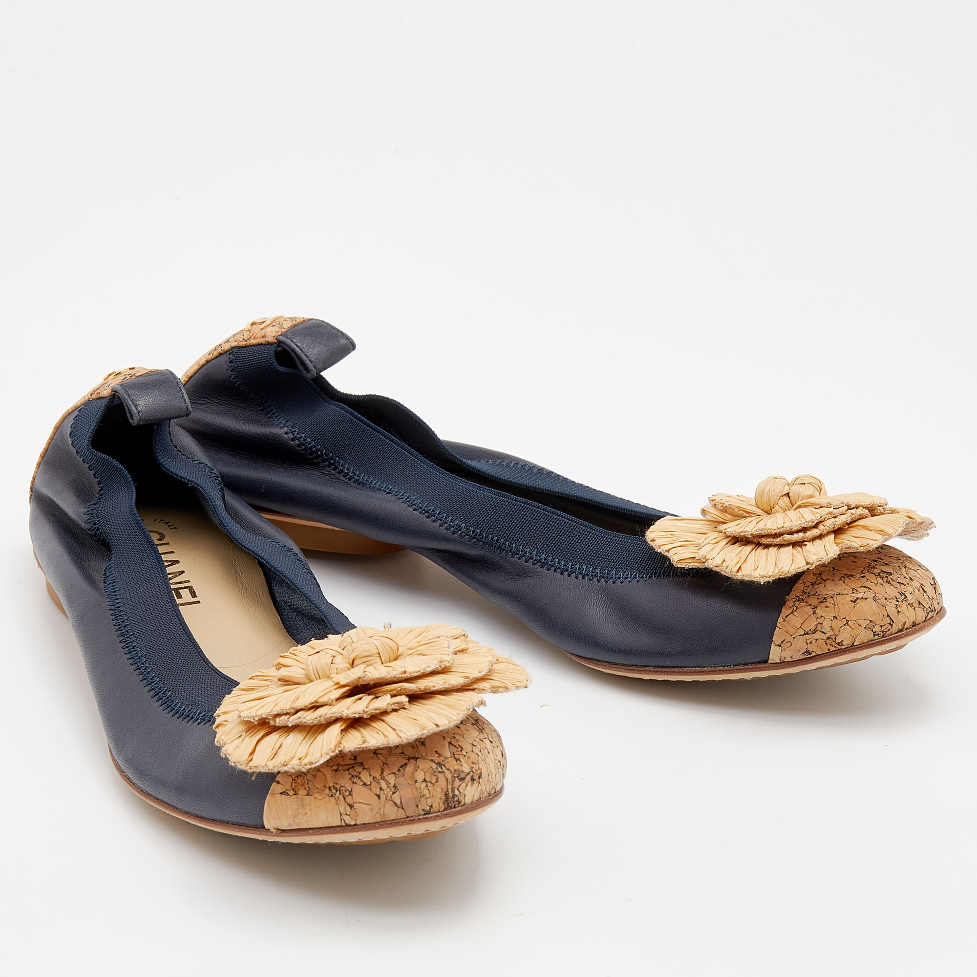 Chanel Navy Blue/Beige Leather And Straw Camellia Ballet Flats Size 38