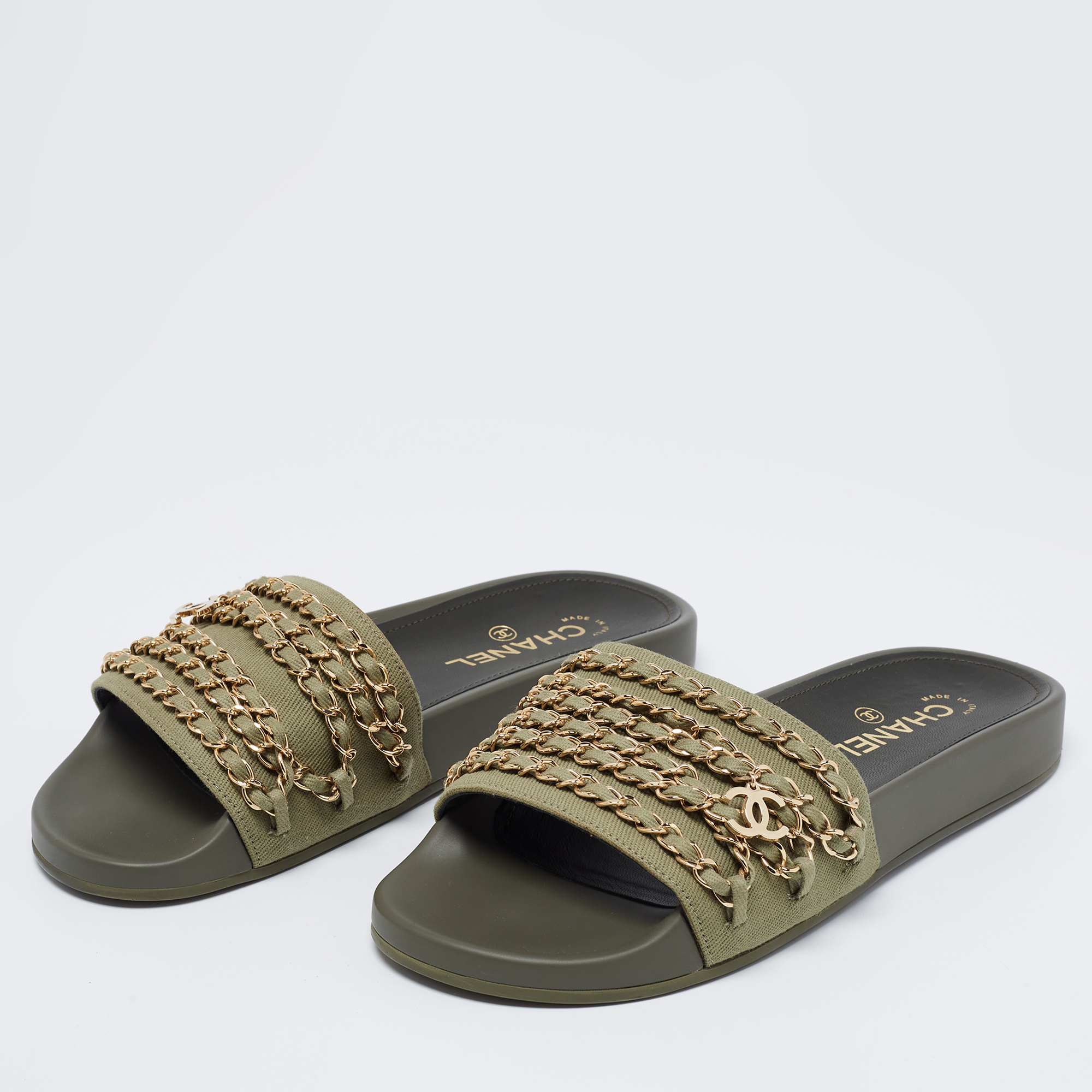 

Chanel Olive Green Fabric Tropiconic Chain Detail Flat Slides Size
