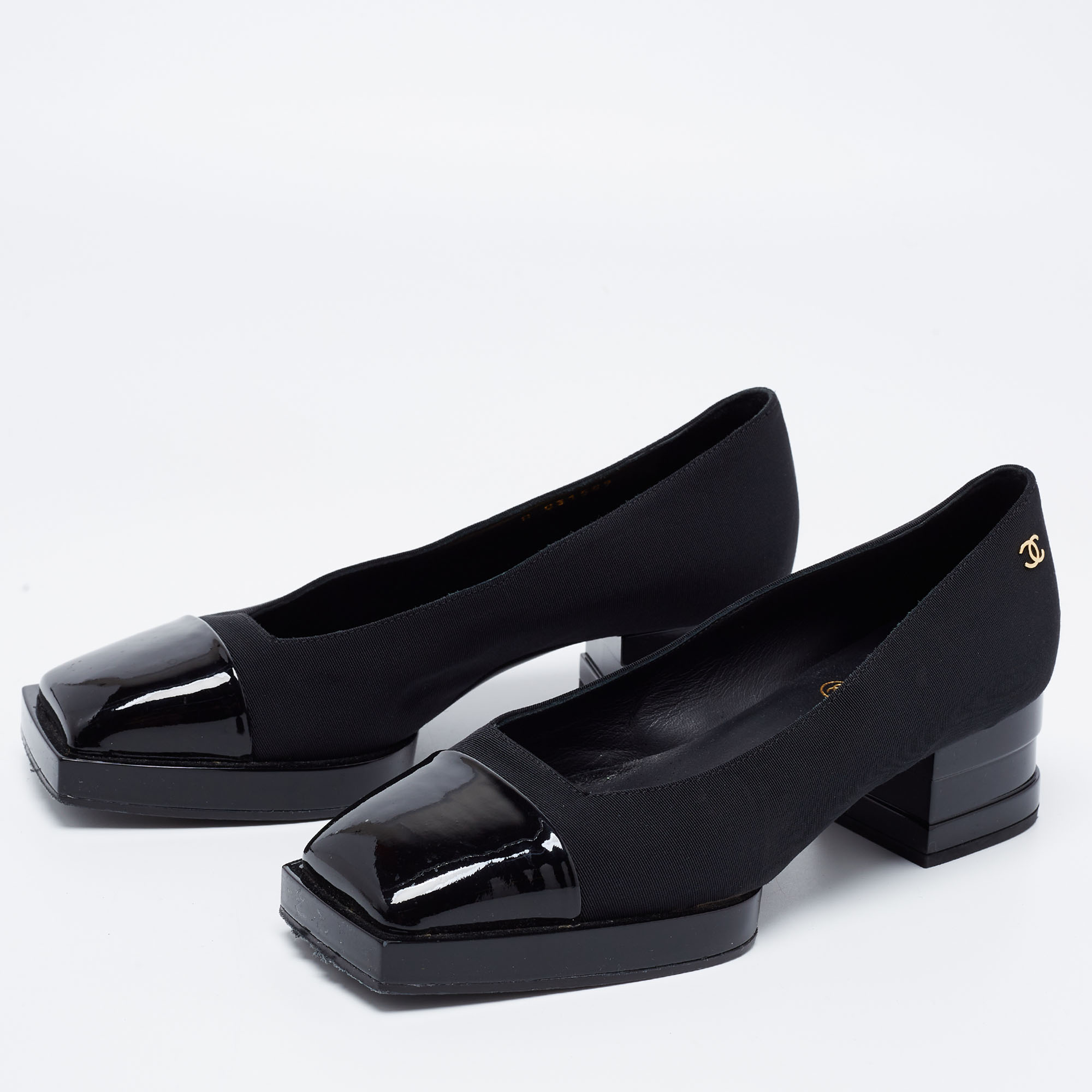 Chanel Black Fabric and Patent Leather Square Cap Toe CC Block Heel Pumps Size
Chanel Black Fabric and Patent Leather Square Cap Toe CC Block Heel Pumps Size