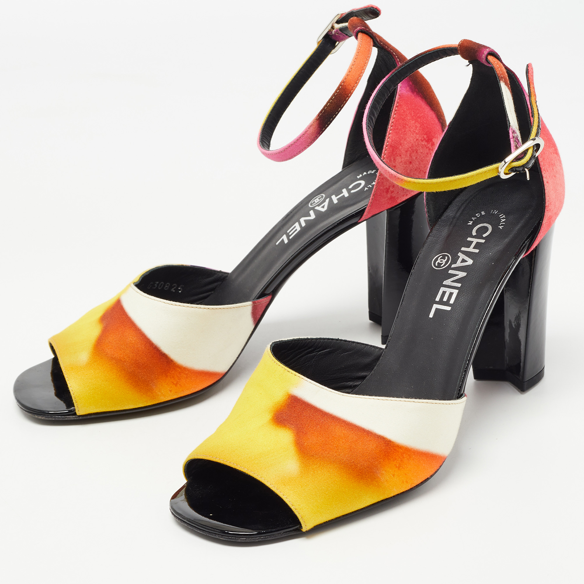 Chanel Multicolor Printed Fabric CC Ankle Strap Sandals Size 
Chanel Multicolor Printed Fabric CC Ankle Strap Sandals Size