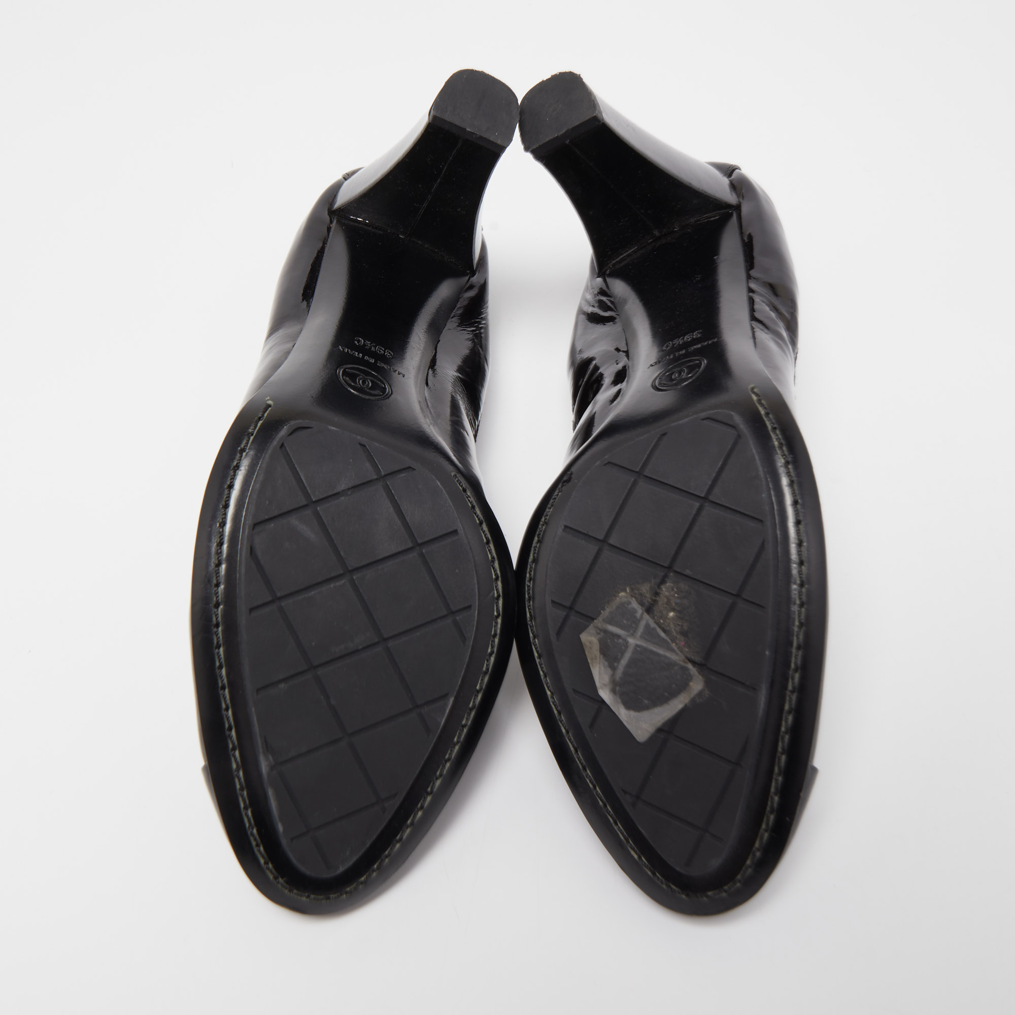 Chanel Black Patent Leather CC Scrunch Pumps Size 39.5