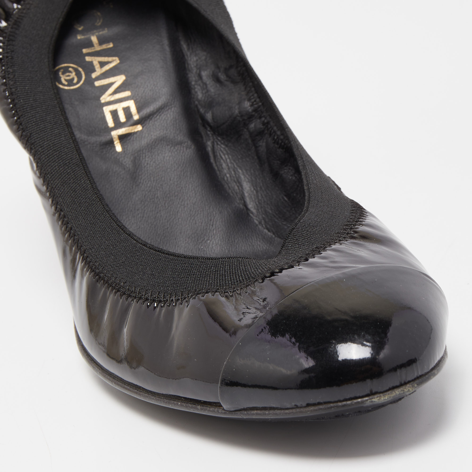 Chanel Black Patent Leather CC Scrunch Pumps Size 39.5