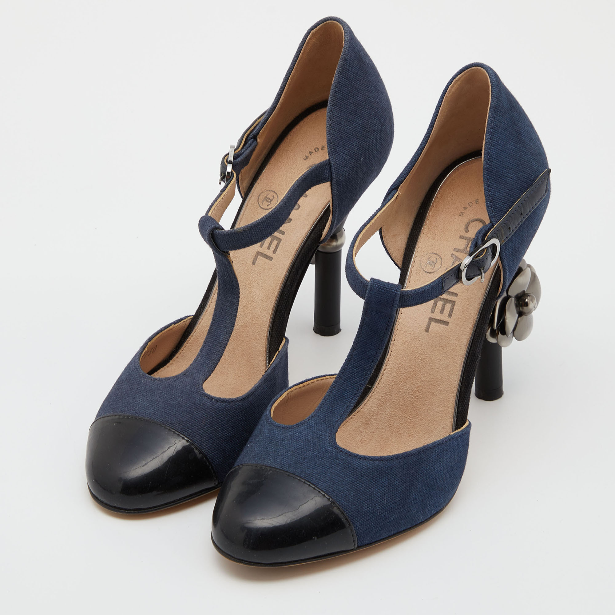 Chanel Navy Blue/Black Canvas and Leather Camellia Heel T-Strap Pumps Size
Chanel Navy Blue/Black Canvas and Leather Camellia Heel T-Strap Pumps Size