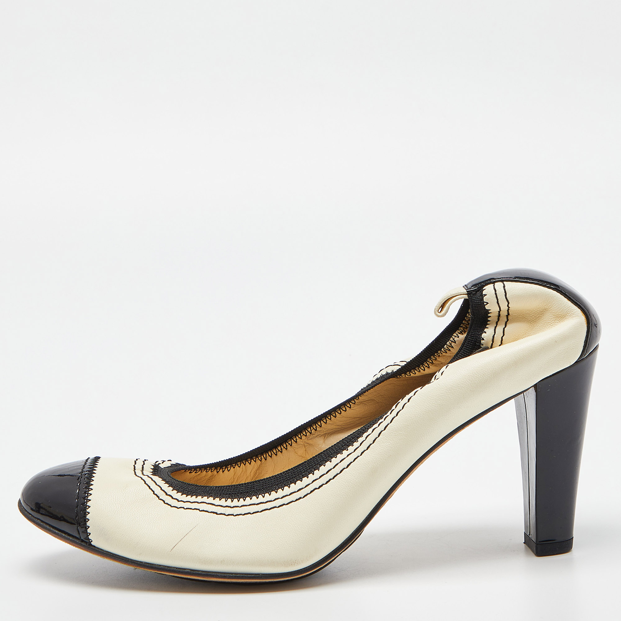 Chanel beige/black leather and patent cc cap toe scrunch block heel pumps size 40.5