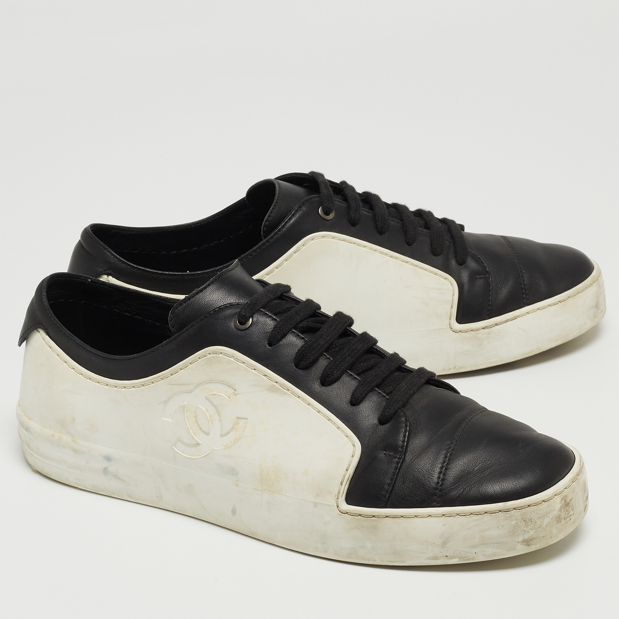Chanel Black/White Leather And Rubber CC Low Top Sneakers Size 40