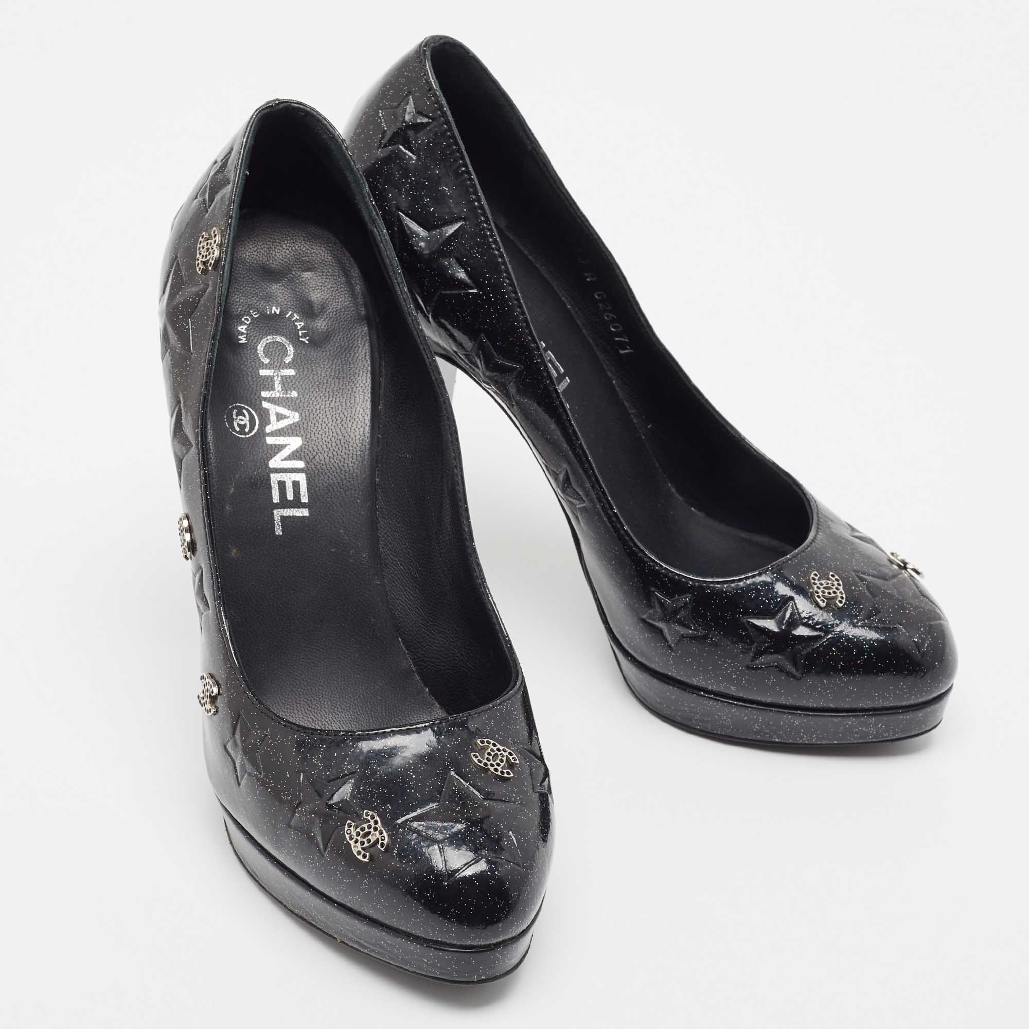 Chanel Black Glitter Star Embossed Patent Leather CC Embellished Platform Pumps Size 37