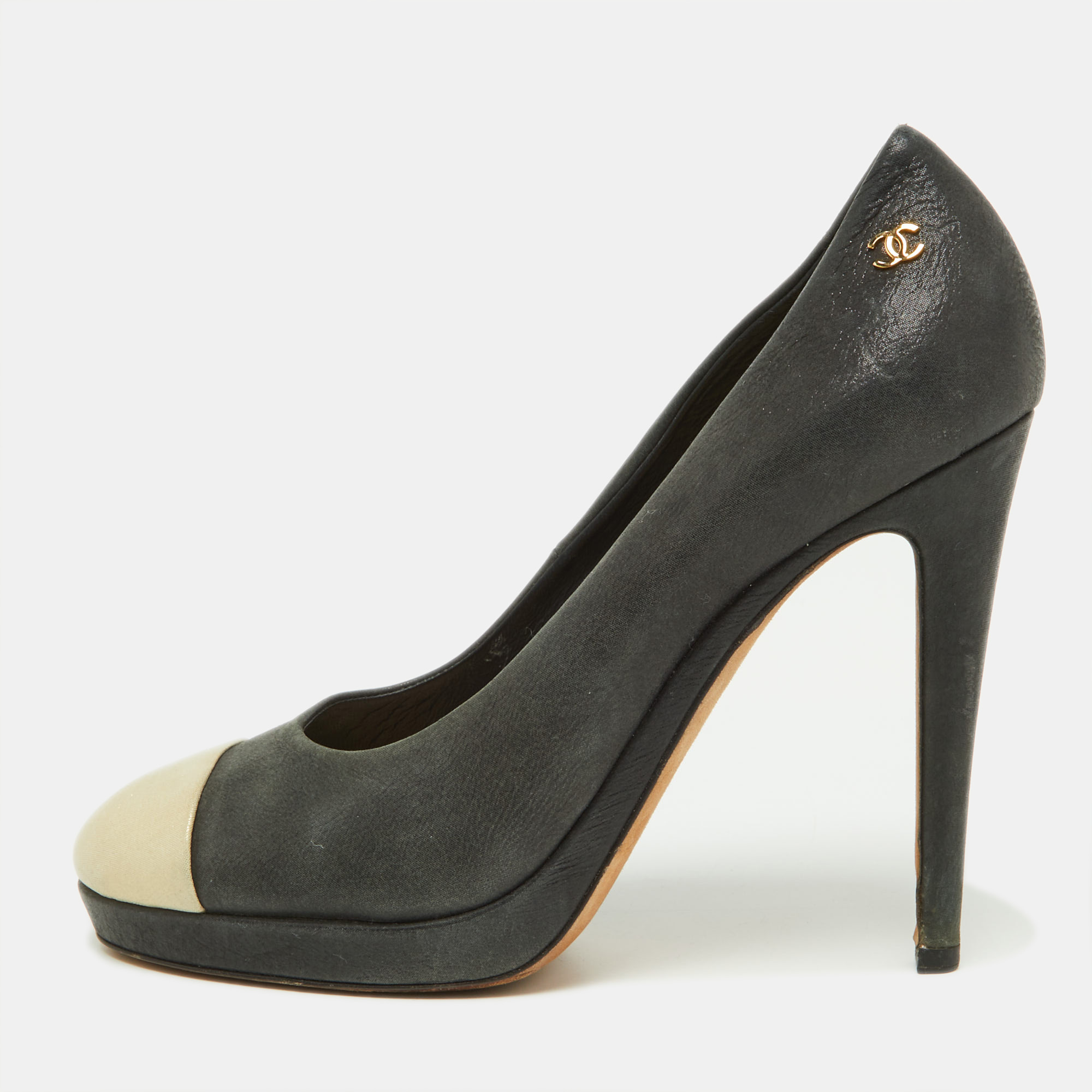 Chanel beige/black iridescent leather cc cap toe pumps size 38
