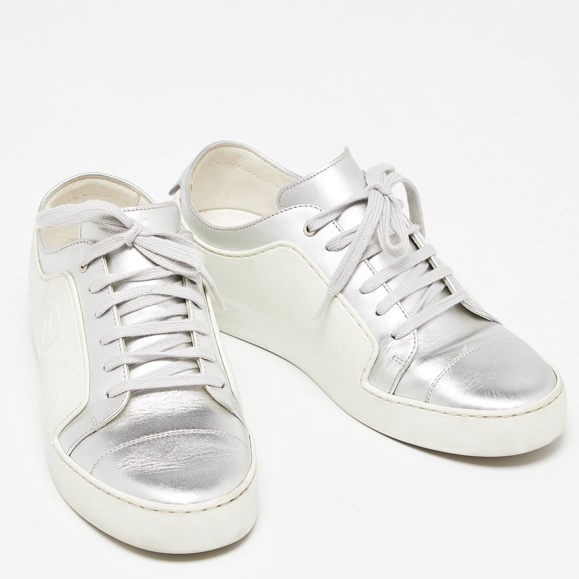 Chanel White/Silver Rubber And Leather CC Low Top Sneakers Size 39